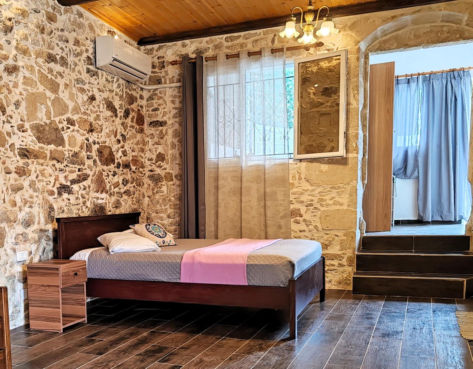 Villa The Stone House Of Iakovos Kaloudhianá Esterno foto